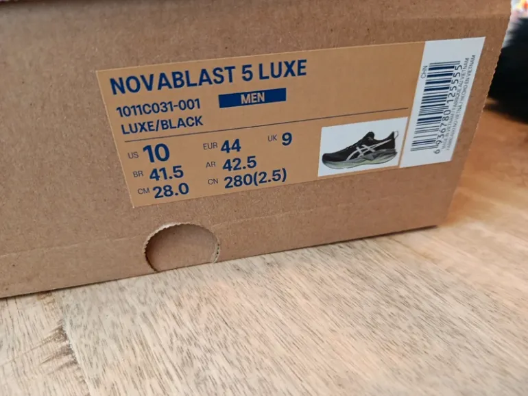 Used Asics Novablast 5 Luxe bike — image 1 of 8