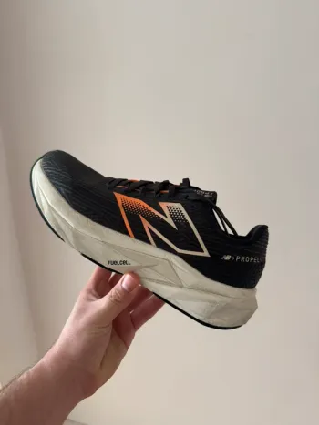 Used New Balance Fuelcell Propel V5 bike — image 2 of 5