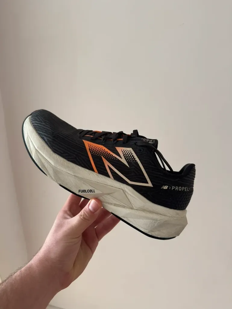 Used New Balance Fuelcell Propel V5 bike — image 2 of 5