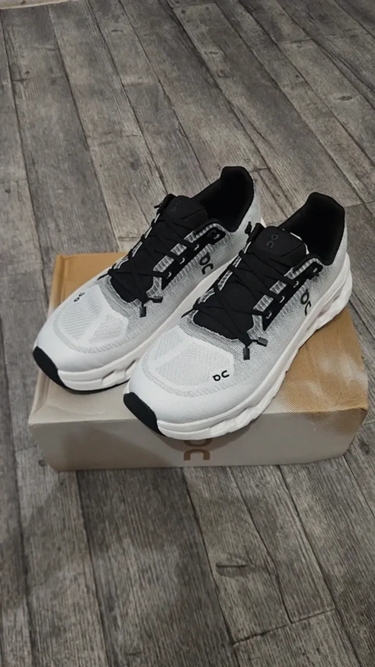 On Running shoes size 43 bike d'occasion — image 2 sur 2