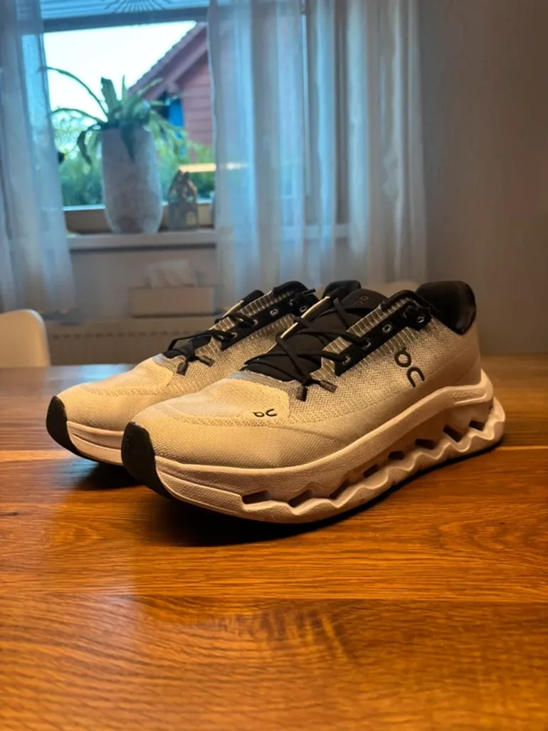 On Running Cloud bike d'occasion — image 1 sur 3