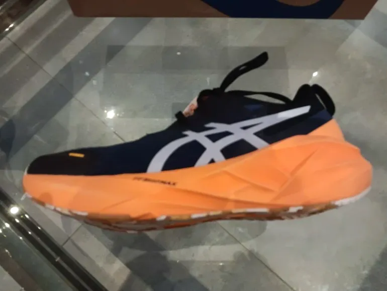 Used Asics Novablast 5 lite-show 2026 bike — image 5 of 10