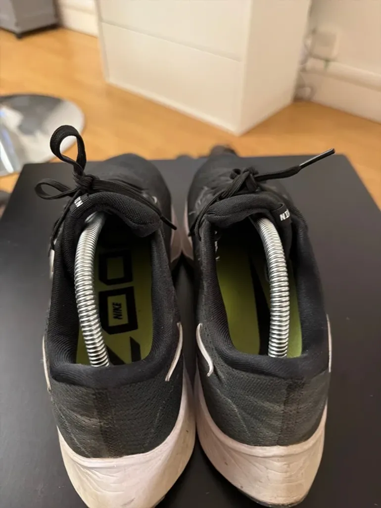 Used Nike running shoes bike — image 6 of 7
