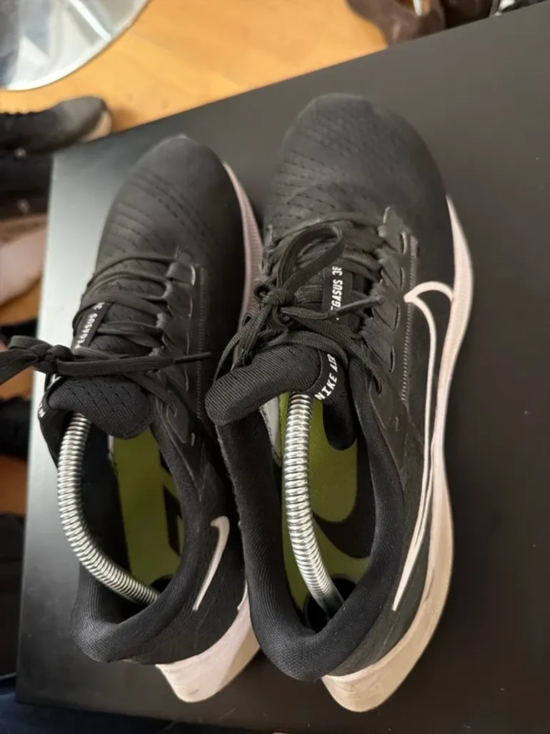 Used Nike running shoes bike — image 4 of 7
