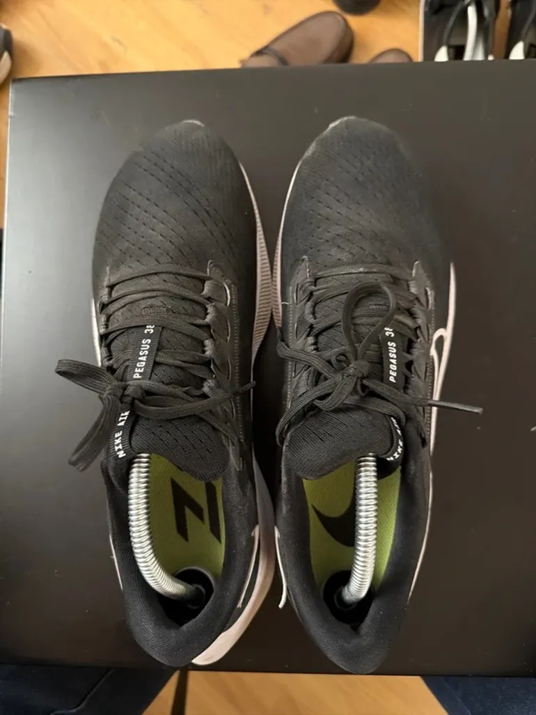 Used Nike running shoes bike — image 5 of 7