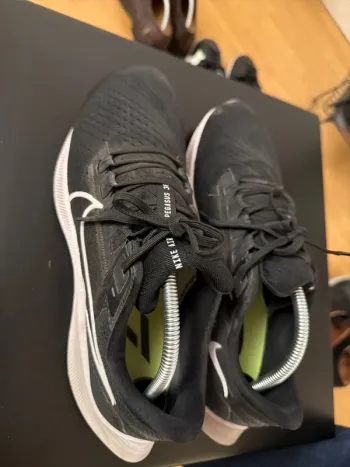 Used Nike running shoes bike — image 2 of 7
