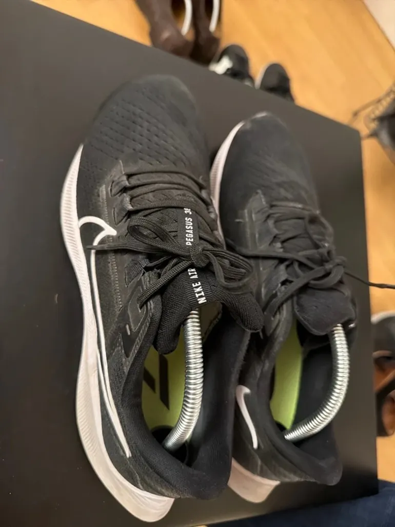 Used Nike running shoes bike — image 2 of 7