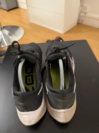 Used Nike running shoes bike — image 3 of 7