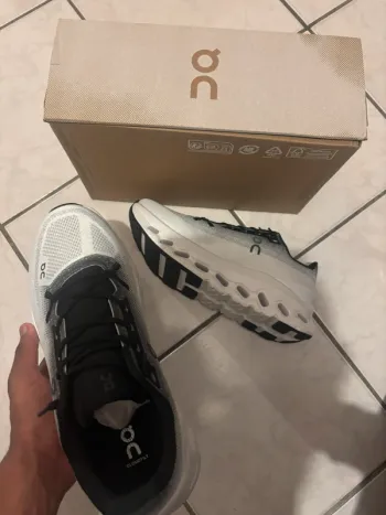Used On Running On Shoes Size 43 bike — image 5 of 6