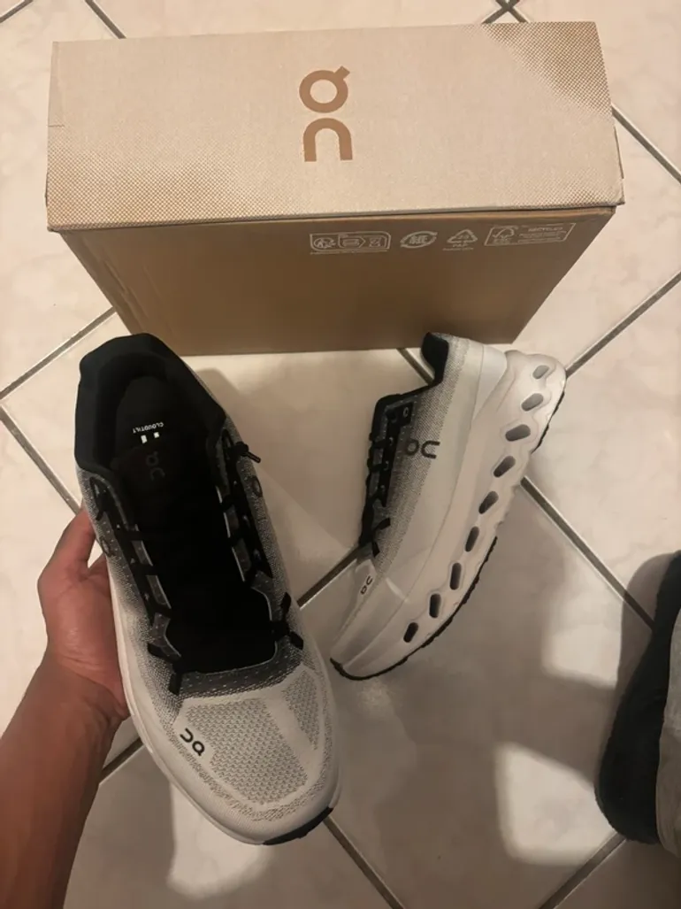 Used On Running On Shoes Size 43 bike — image 3 of 6