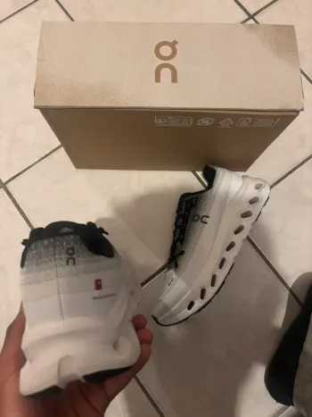 Used On Running On Shoes Size 43 bike — image 4 of 6