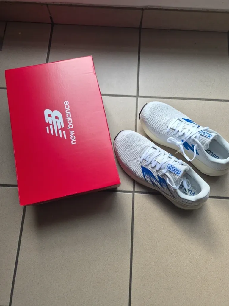 Used New Balance FuelCell Propel V5 bike — image 5 of 5