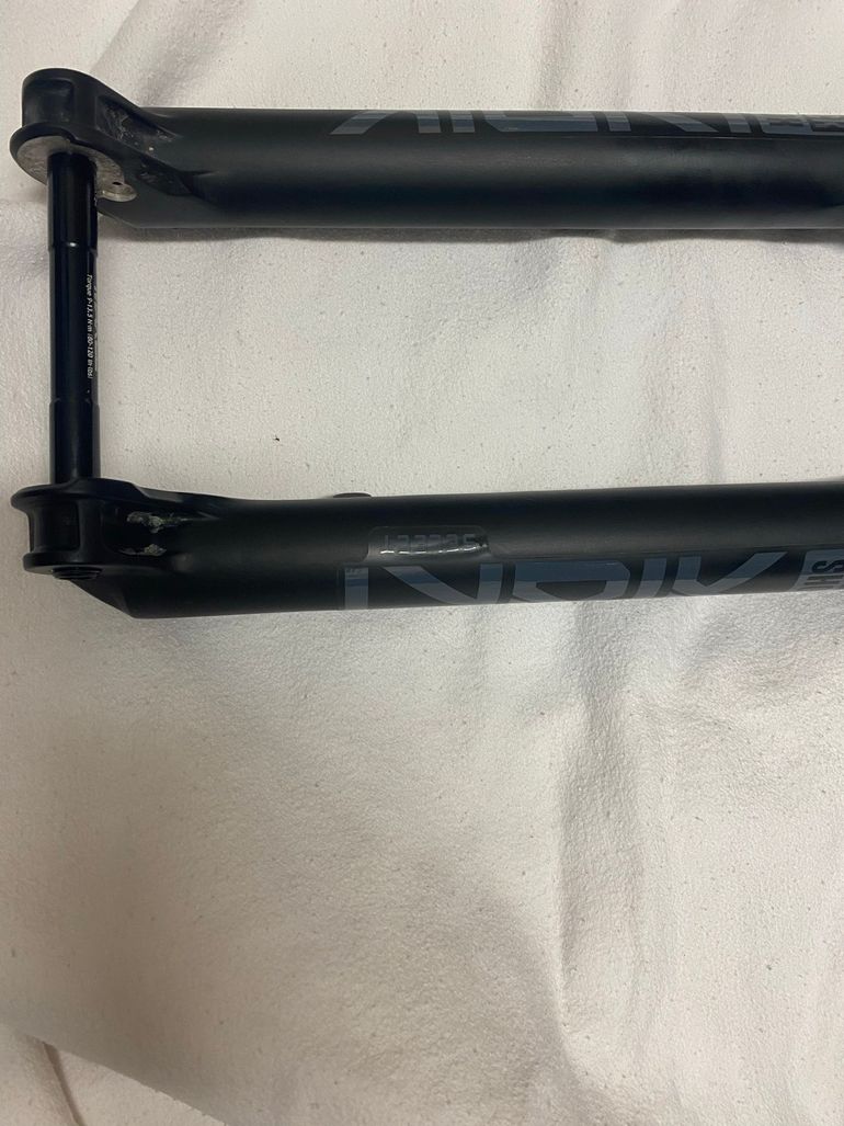 Used Rock Shox lyric select 2024 bike — image 3 of 13