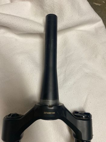 Used Rock Shox lyric select 2024 bike — image 7 of 13