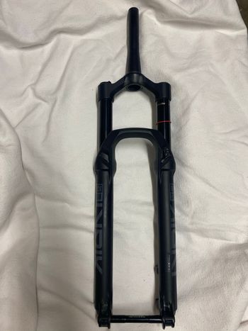 Used Rock Shox lyric select 2024 bike