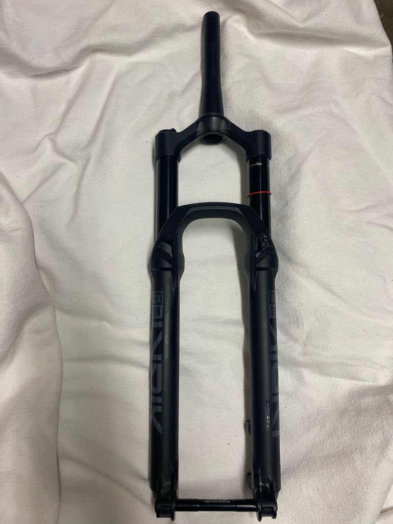 Used Rock Shox lyric select 2024 bike — image 1 of 13