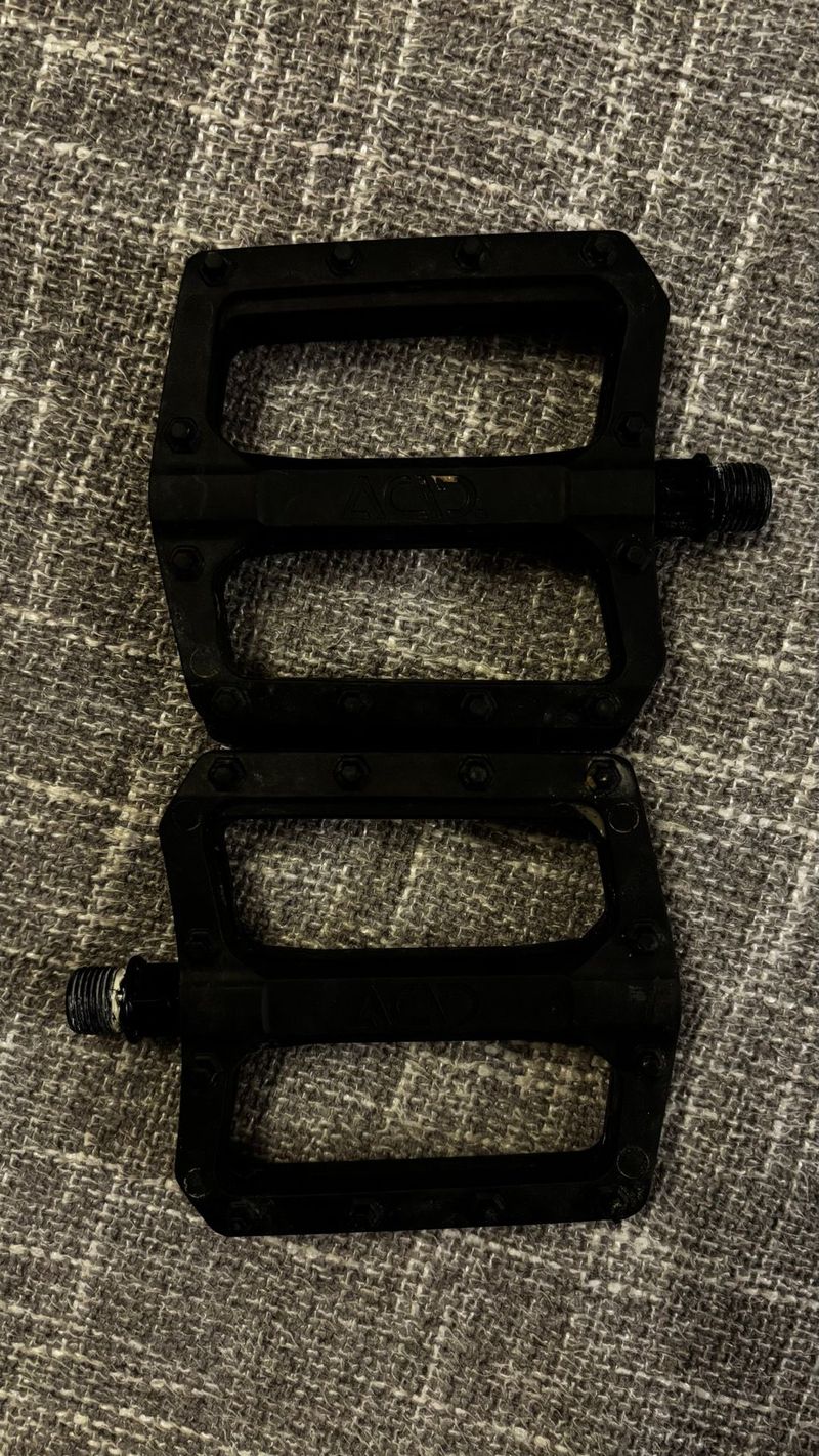 Used acid Flat Pedals 2026 Drivetrain & Pedals