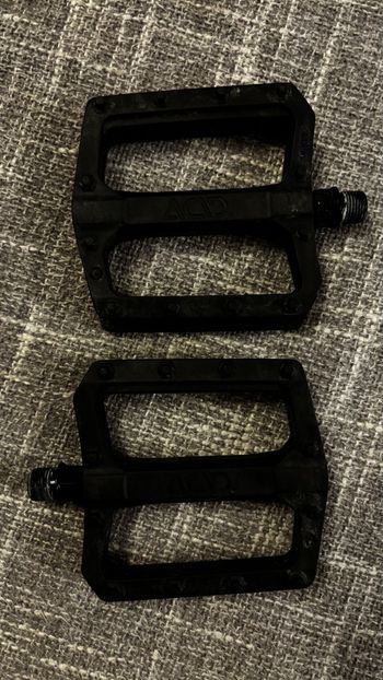Used acid Flat Pedals 2026 bike — image 2 of 4
