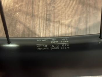 Used Dt Swiss ARC 1600 Dicut DB 50 Wheelset bike — image 8 of 11