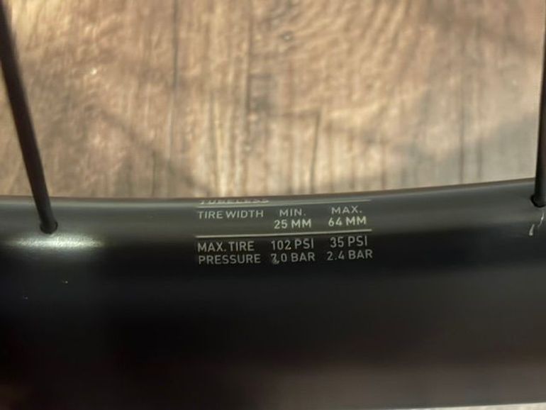 Used Dt Swiss ARC 1600 Dicut DB 50 Wheelset bike — image 8 of 11