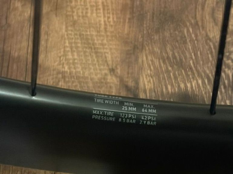 Used Dt Swiss ARC 1600 Dicut DB 50 Wheelset bike — image 7 of 11