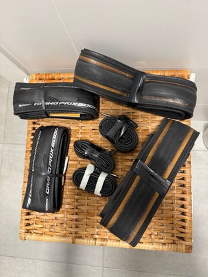 Použité Continental Grand Prix 5000 Tyres & Tubes