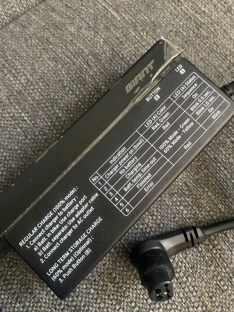 Used Giant Smart Charger Compact 4A bike — image 4 of 5