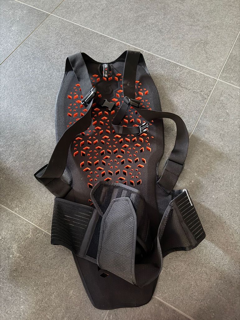 Used Scott AirFlex Men's Light Vest Protector bike — image 2 of 5