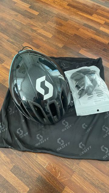 Brugt Cadence Plus MIPS Cycling Accessories