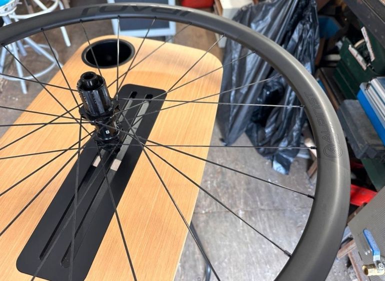 Used Roval Alpinist CL1 Wheelset 2021 bike — image 10 of 19