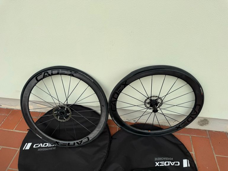 Used Cadex 42 mm tubeless 2023 bike — image 1 of 7
