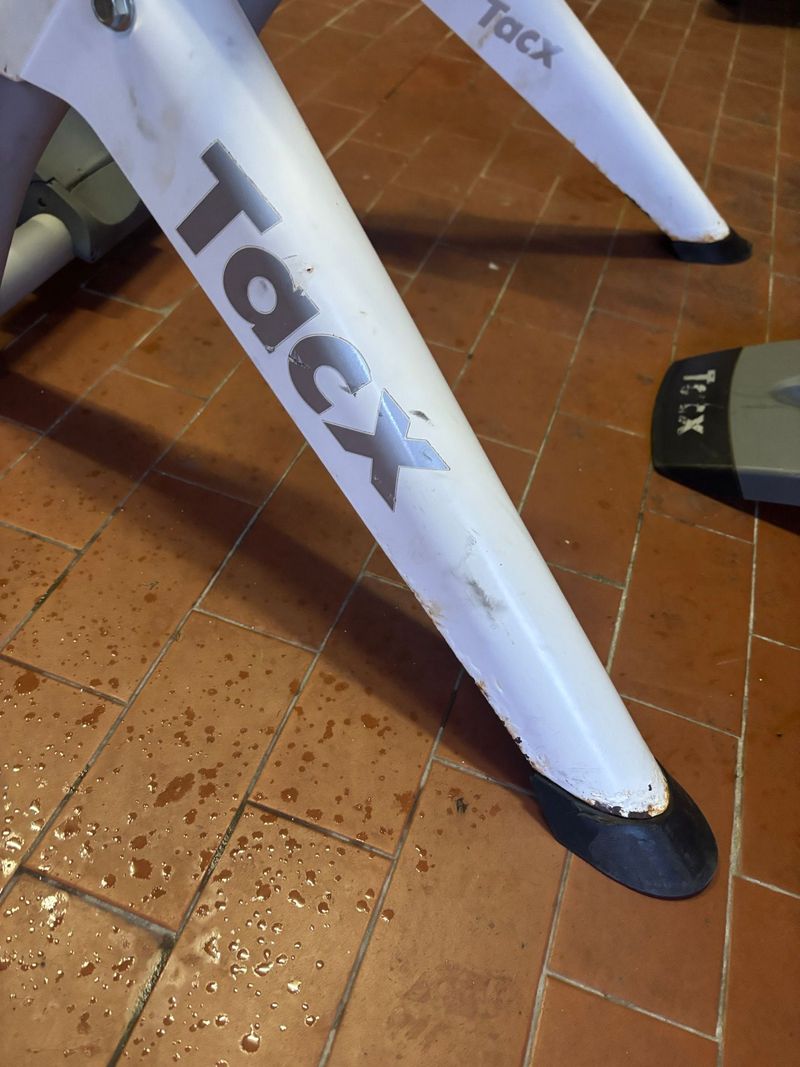 Tacx Flow Smart Trainer bike usato — immagine 4 di 5