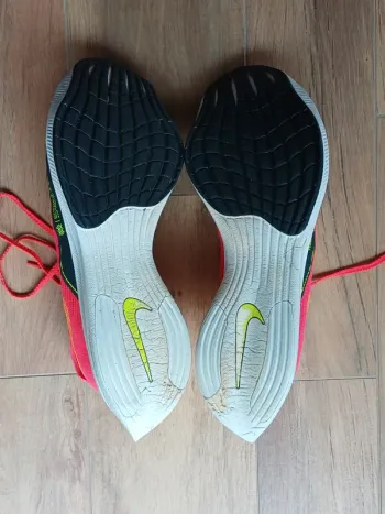 Used Nike ZoomX Vaporfly Next% 2 bike — image 2 of 4