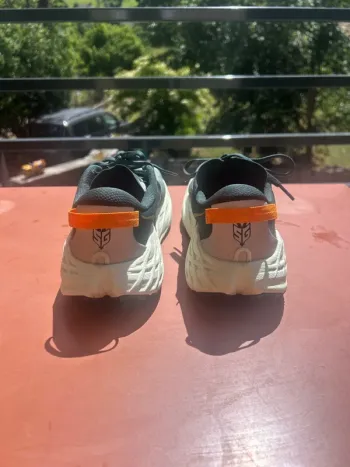 Used Hoka Speedgoat 7 bike — image 5 of 7