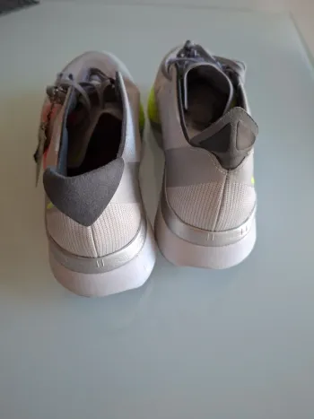 Used Adidas adizero Boston 12 bike — image 6 of 10