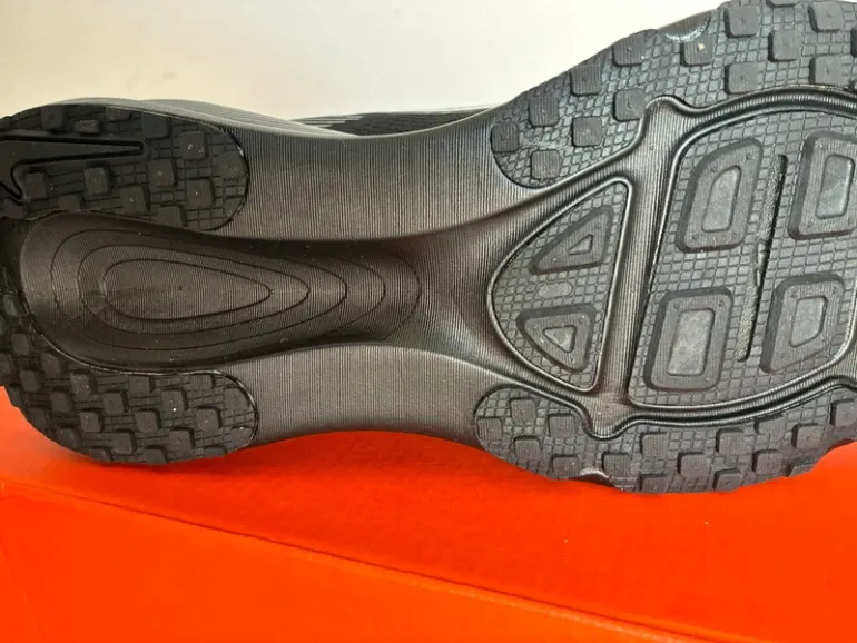 Used Nike Vomero 18 bike — image 4 of 6