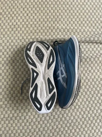 Used Asics Superblast 2 bike — image 3 of 4
