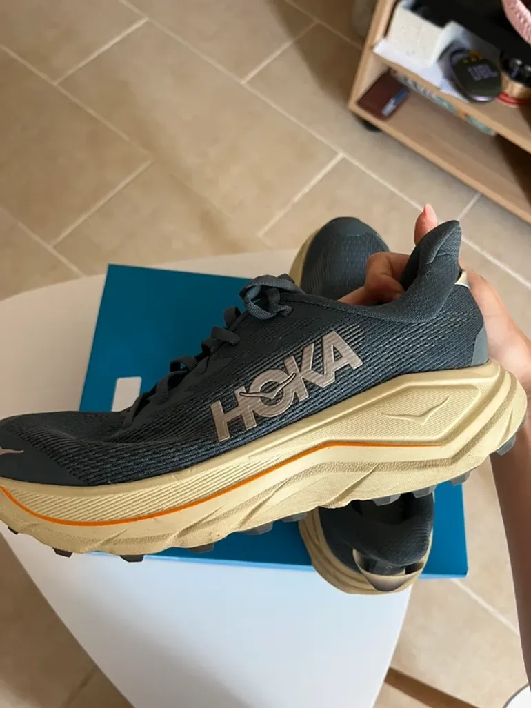 Used Hoka Challenger 8 bike — image 4 of 5