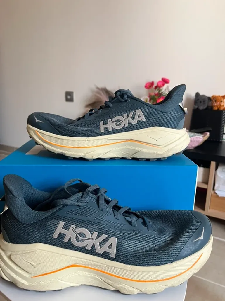 Used Hoka Challenger 8 bike — image 2 of 5