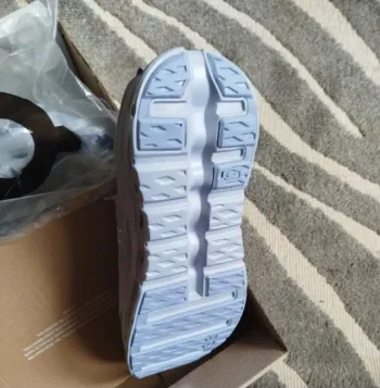 Used Ideal On Cloud Laufschuhe Größe 43 bike — image 4 of 5