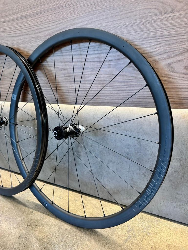 Used Fulcrum Rapid Red Carbon Wheelset 2026 bike — image 8 of 9