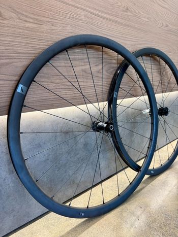 Used Fulcrum Rapid Red Carbon Wheelset 2026 bike — image 3 of 9