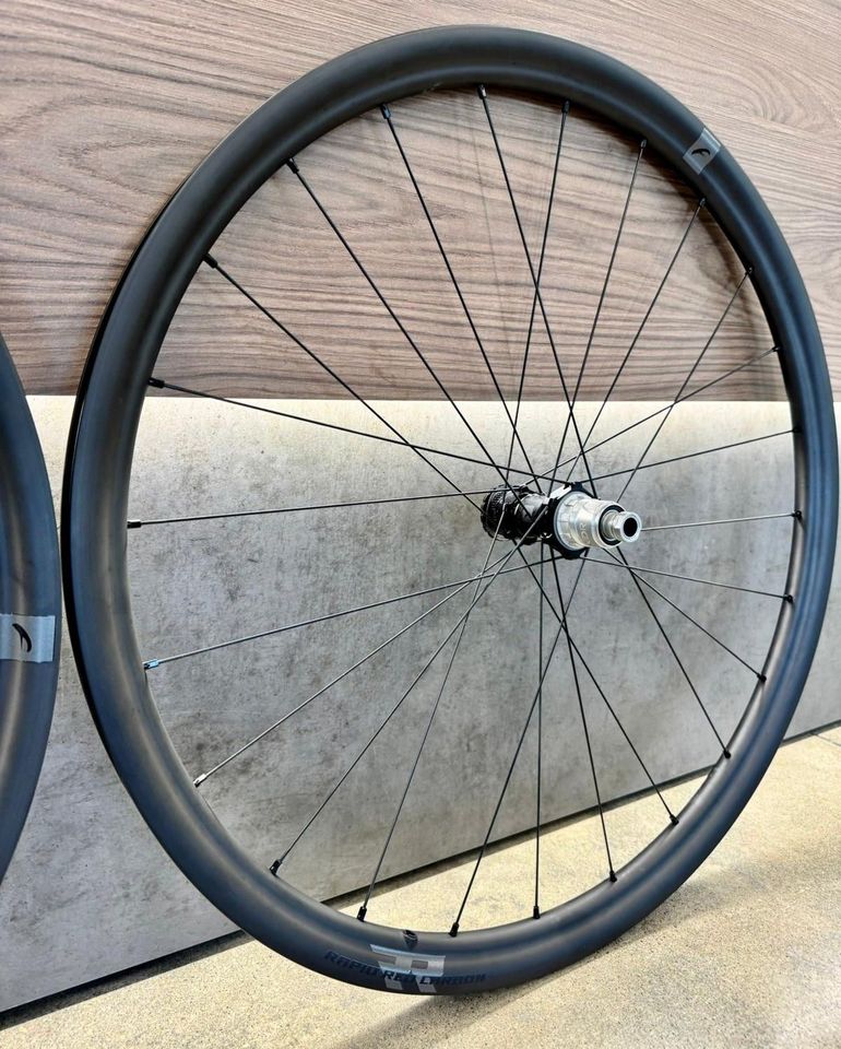 Used Fulcrum Rapid Red Carbon Wheelset 2026 bike — image 7 of 9