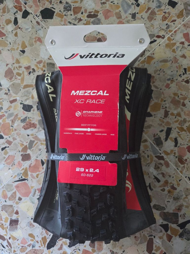 Vittoria mezcal xc race 2.4 bike d'occasion — image 1 sur 2