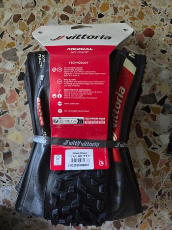 Vittoria mezcal xc race 2.4 bike d'occasion — image 2 sur 2