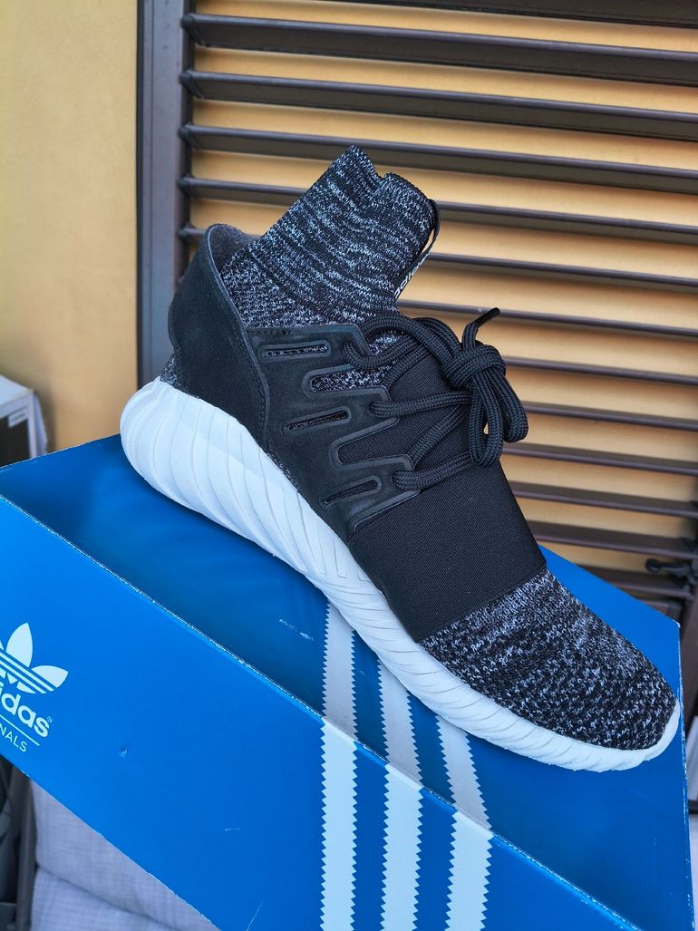 Used Adidas Tubular Doom Black Size 42.5 bike — image 4 of 9