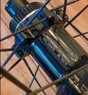 Used Hunt 65mm Carbon Wide Aero Wheelset 2022 bike — image 5 of 5