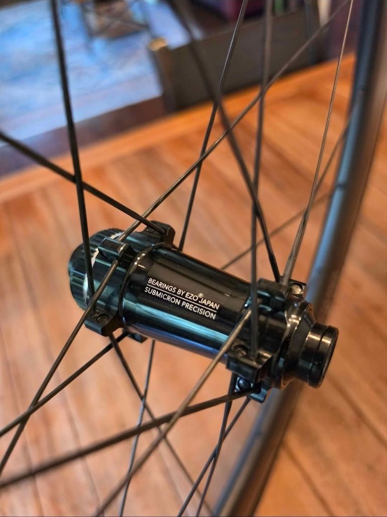 Used Hunt 65mm Carbon Wide Aero Wheelset 2022 bike — image 4 of 5