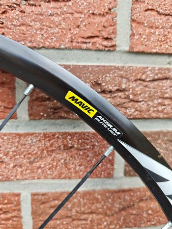 Used Mavic Aksyum Elite UST Discs Shimano bike — image 2 of 9
