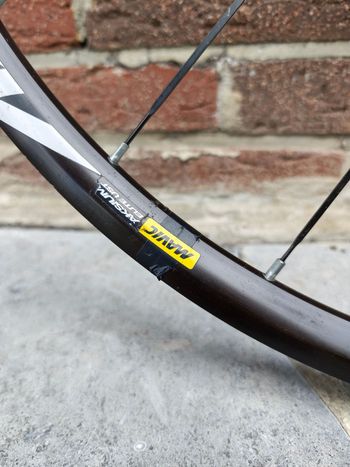 Used Mavic Aksyum Elite UST Discs Shimano bike — image 3 of 9